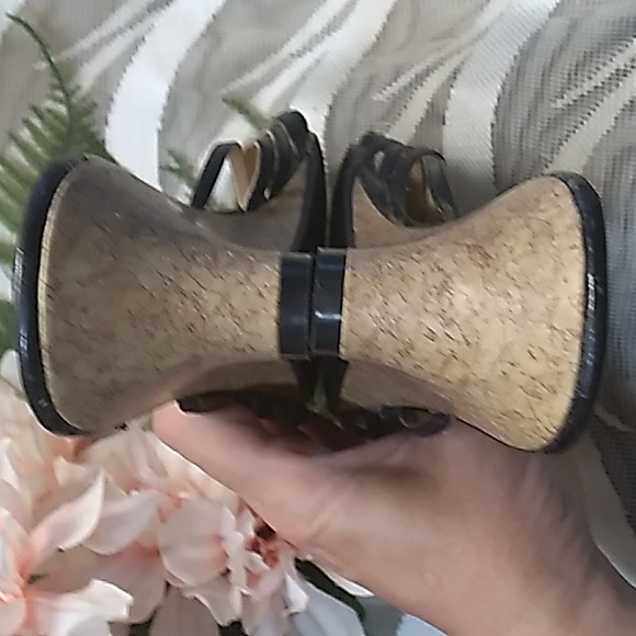 Gorgeous Small Wedge Hush Puppies Sandals-Like New - Picture 9 of 11